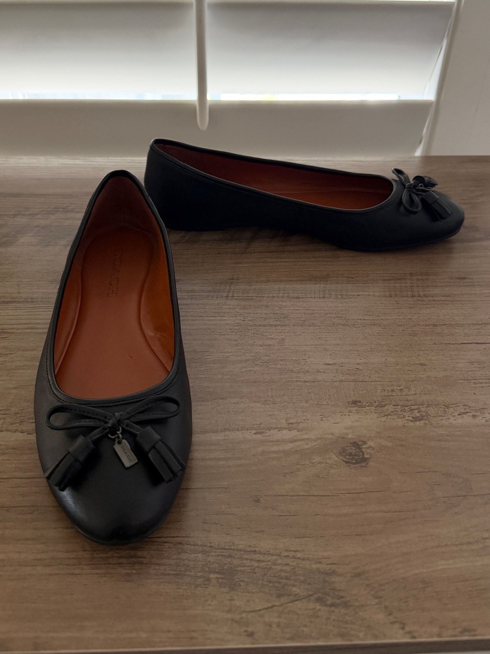 COACH Women's Black Leather Ballet Flats with Tassel Bow | Size 7.5 - Picture 3 of 9